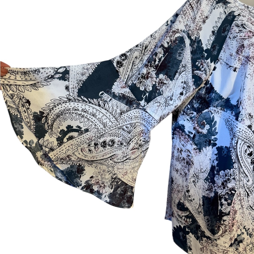 GORGEOUS FLUTED SLEEVES TOP   PLUS: 1X   #V - Picture 3 of 6